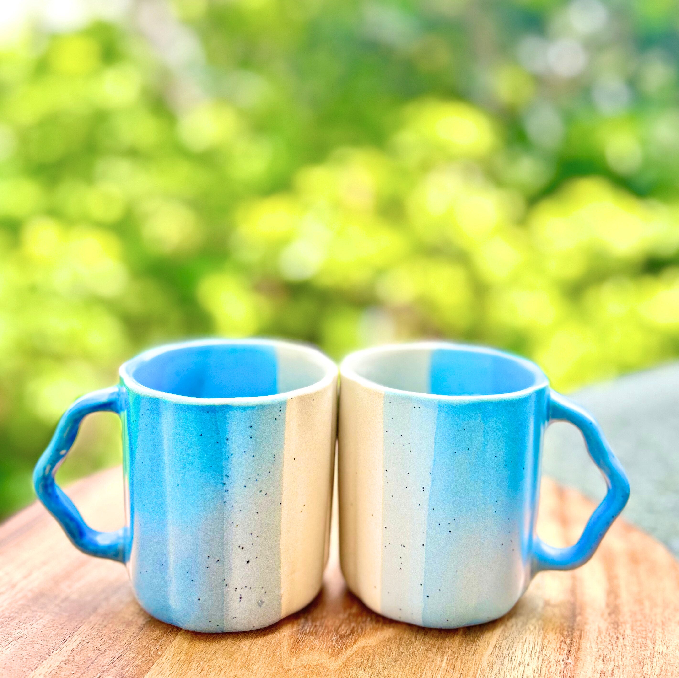 Blue & White Dual-Tone with Textured Handle Coffee/Tea Mug