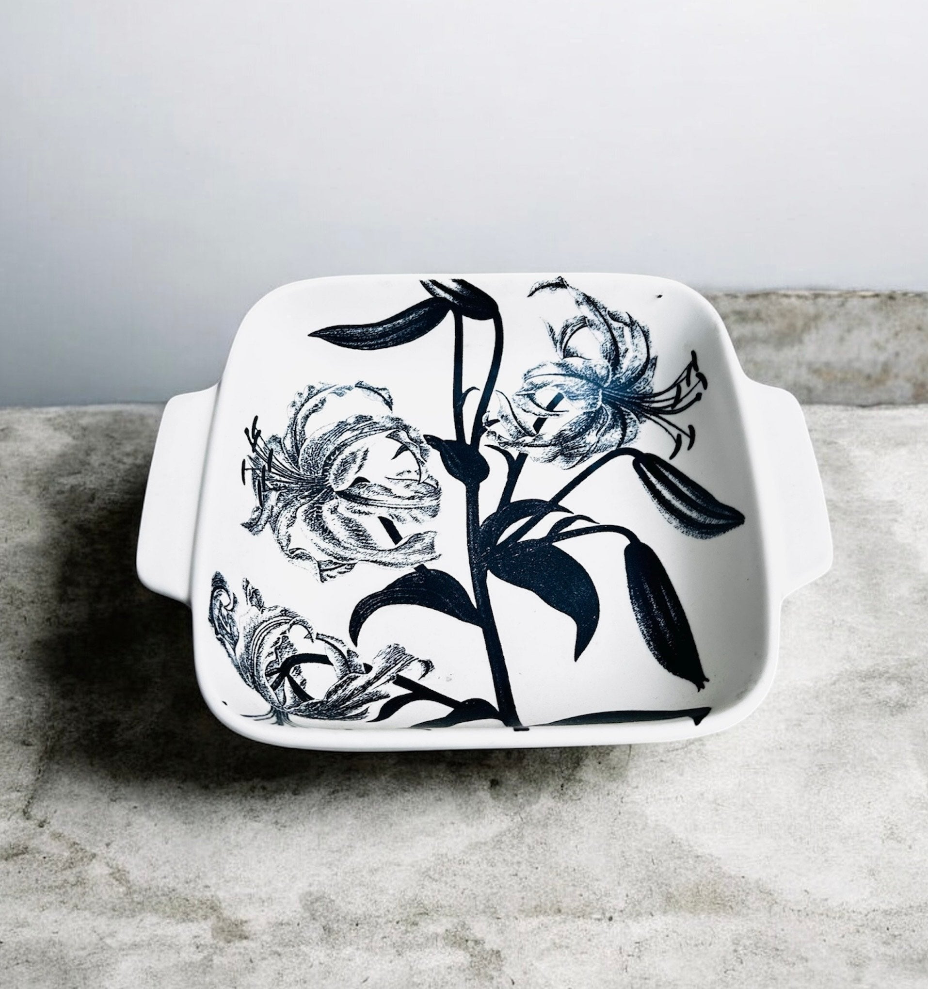 Black Lily Porcelain Serving & Baking Dish with Handles – Floral Ceramic Oven Dish (Multipurpose big size)