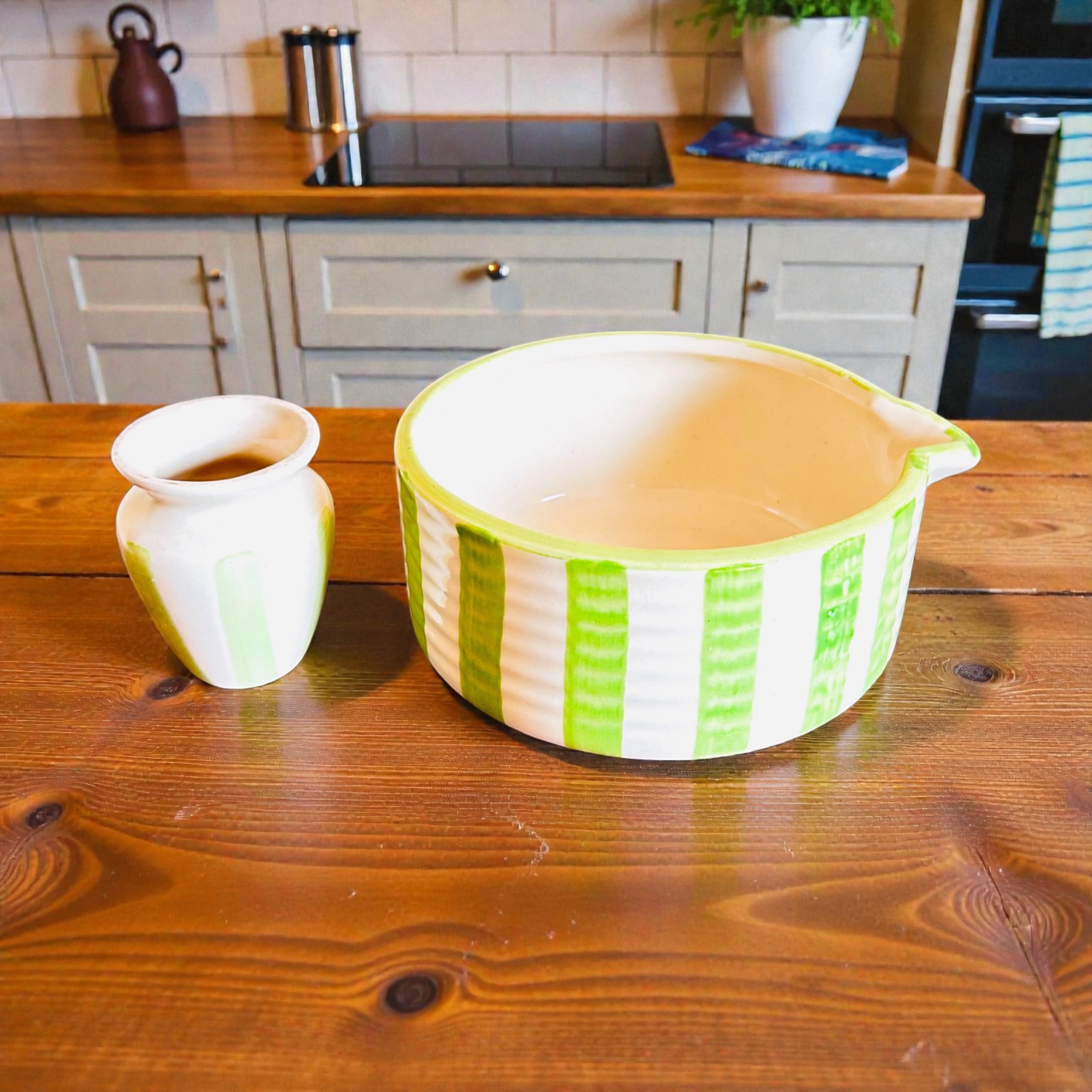 Lumière Matcha Pour Set - Bright Green & Classic White - Premium Ceramic & 100% Chemical Free